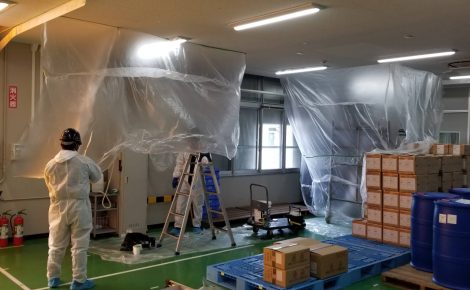 愛知県名古屋市　メーカーの低温倉庫のカビ除去作業