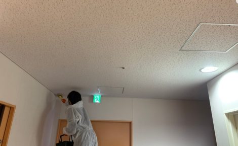 名古屋市東区　医療施設　天井ジプトーン　除カビ処理施工