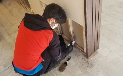 滋賀県野洲市　マンション1階居室、漏水事故からの除カビ処理施工