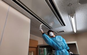 愛知県名古屋市東区　障害者施設　空調機吹き出し口　除カビ処理工事