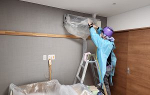 愛知県小牧市　某　老人ホーム様　居室家庭用壁掛けエアコン内部洗浄　及び　天井裏除菌施工