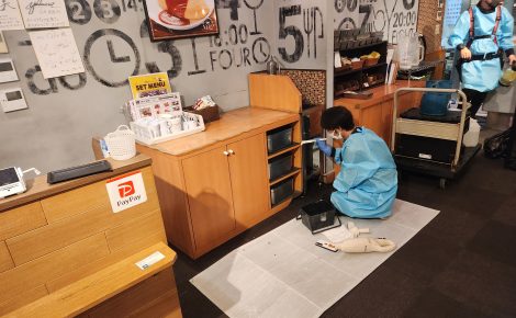 愛知県名古屋市中村区　飲食店(レストラン)　漏水事故後　除カビ処理作業