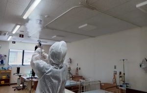 愛知県豊田市　総合病院内　診察室天井ジプトーン及び壁面除カビ処理、除菌施工