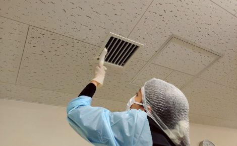 愛知県豊田市　総合病院内　診察室天井ジプトーン及び壁面除カビ処理、除菌施工