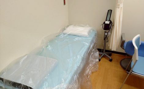 愛知県豊田市　総合病院内　診察室天井ジプトーン及び壁面除カビ処理、除菌施工