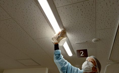 愛知県豊田市　総合病院内　診察室天井ジプトーン及び壁面除カビ処理、除菌施工