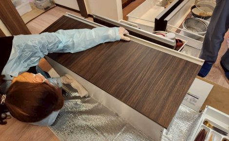 愛知県名古屋市港区　マンション1階居室　キッチン下除カビ除菌処理
