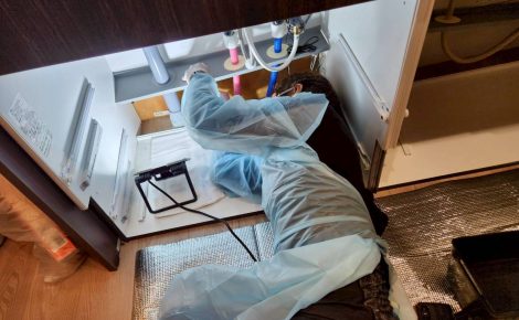 愛知県名古屋市港区　マンション1階居室　キッチン下除カビ除菌処理